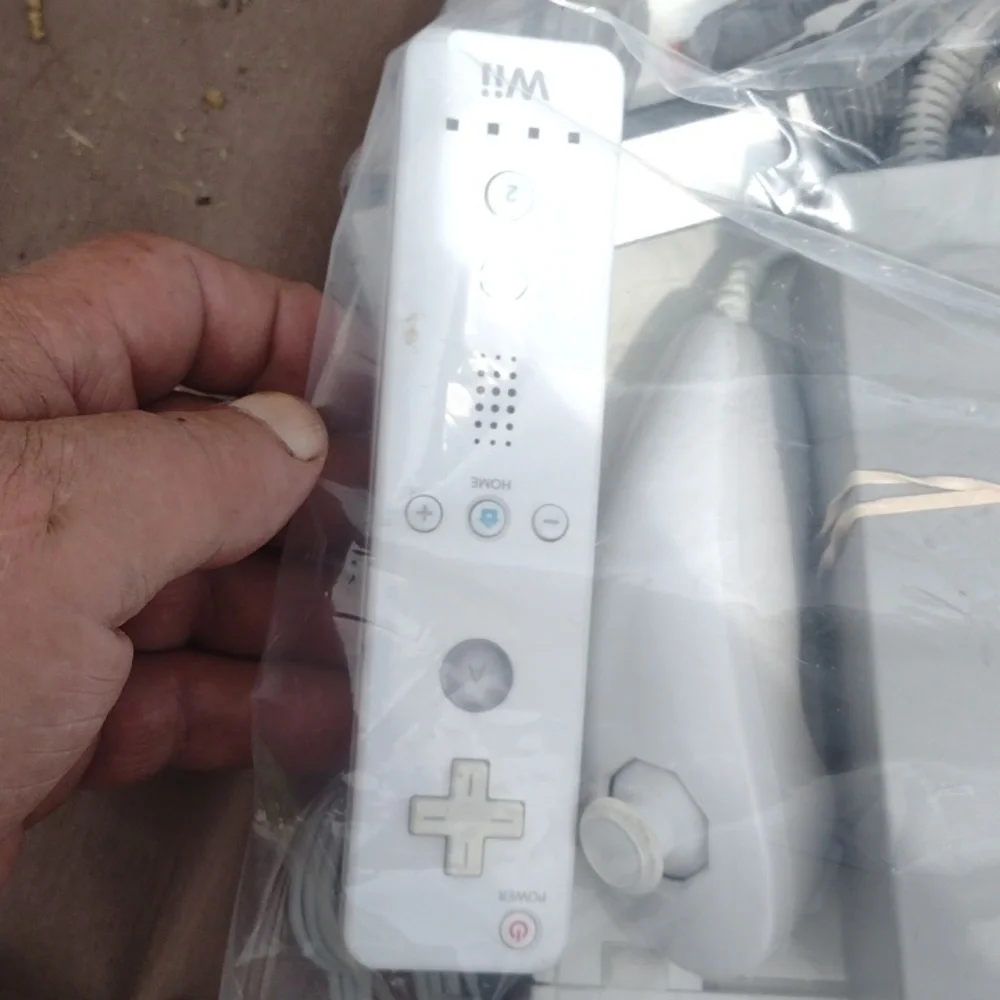 Wii White Gaming system &Accessories Bundle